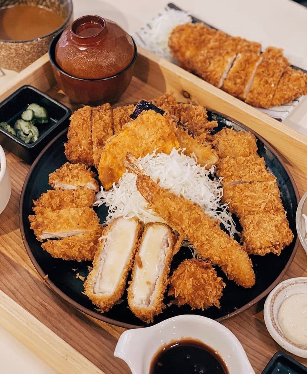 A shared platter of assorted Saku katsu